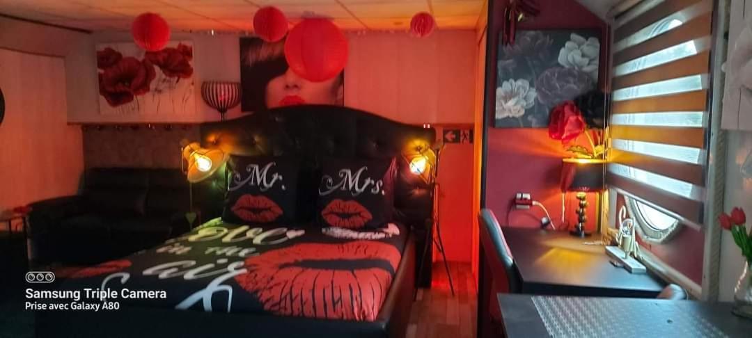 Peniche Morgane 2 Sas Les Betises Hotel Cambrai Kültér fotó